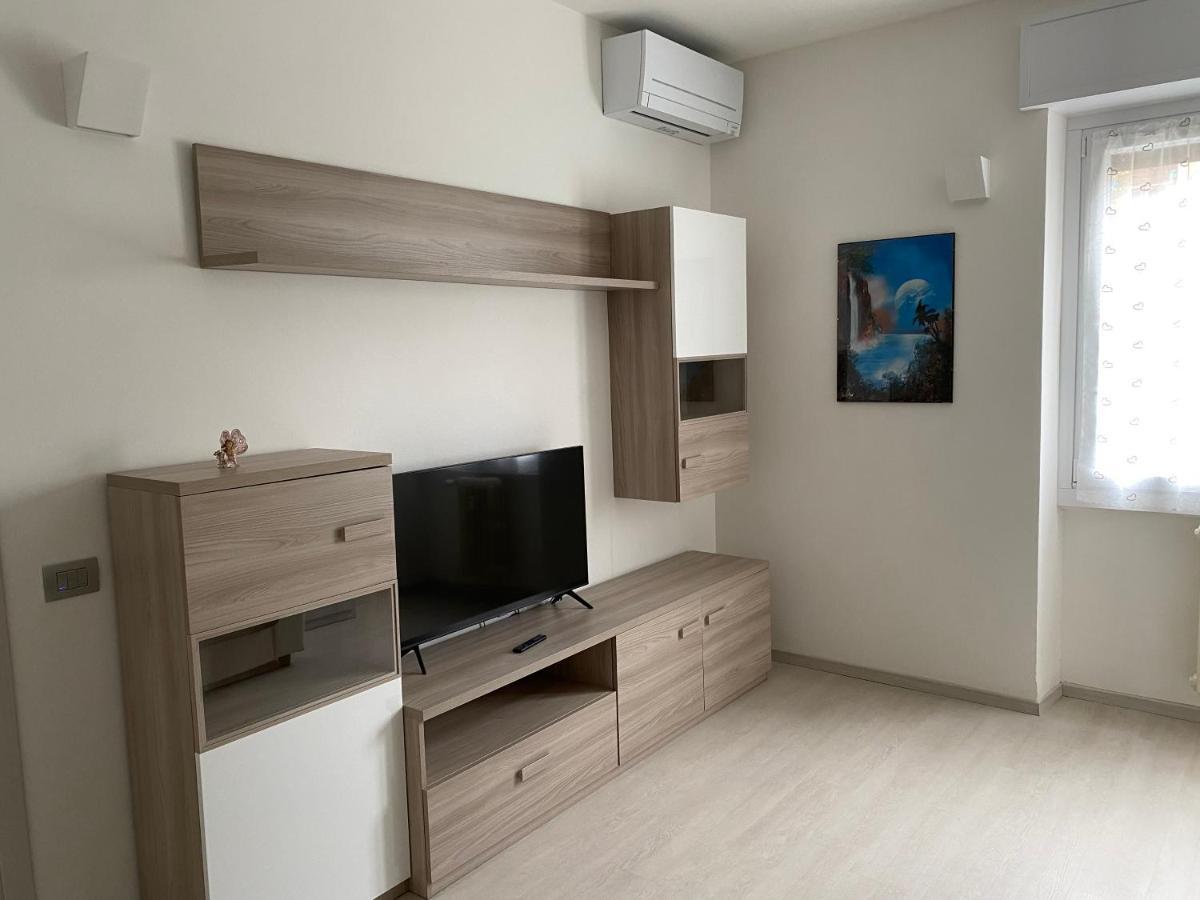 First Home Милан Экстерьер фото