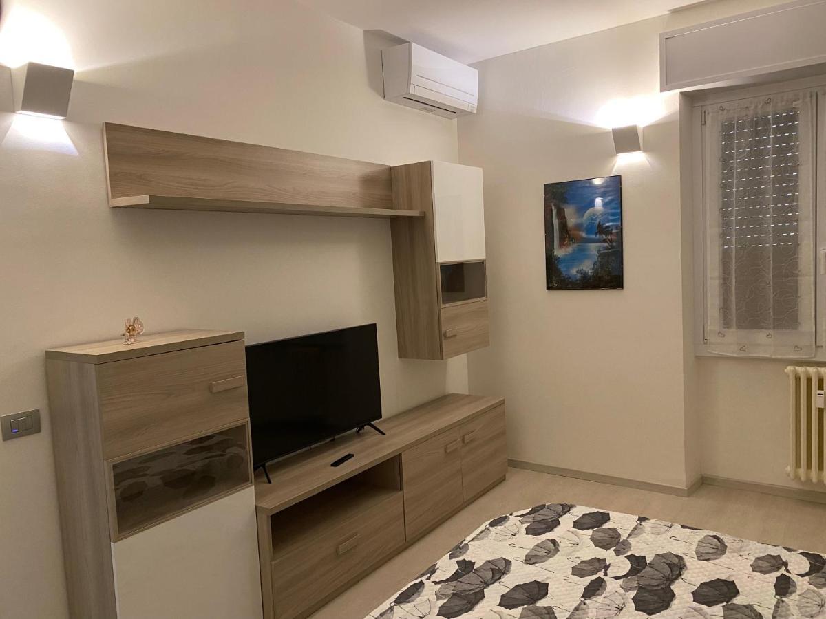 First Home Милан Экстерьер фото